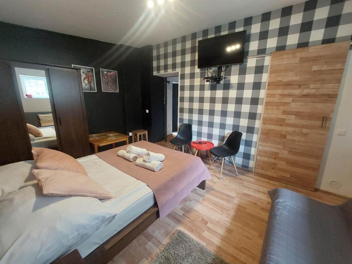 Funky Garage Studio Гданьск Экстерьер фото