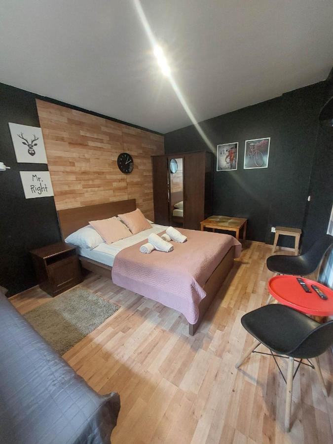 Funky Garage Studio Гданьск Экстерьер фото
